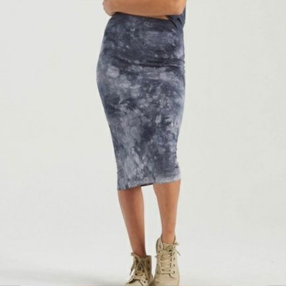 Billabong Tie Dye Blue/Back Midi Skirt - Size Small - Picture 2 of 9